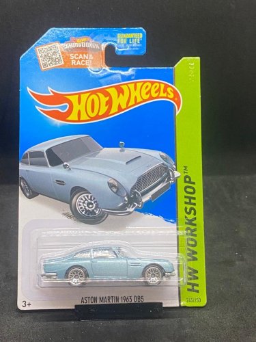 Hot Wheels - Aston Martin 1963DB5 light blue - Kartenvariante: BESCHÄDIGTES PAKET