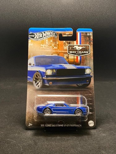 Hot Wheels -65 Ford Mustang 2+2 Fastback - varianta karty: NOVINKA