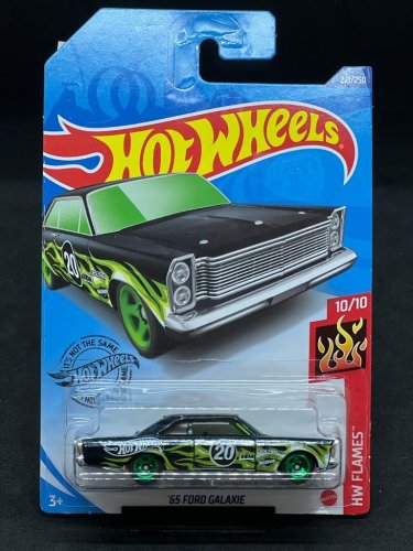 Hot Wheels - 65 Ford Galaxie black/green flames - varianta karty: NOVÉ