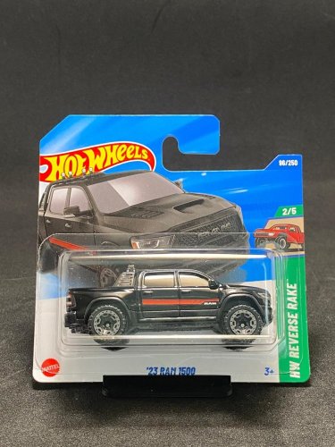 Hot Wheels - 23 Ram 1500 black - varianta karty: ROZTRHNUTÝ OBAL