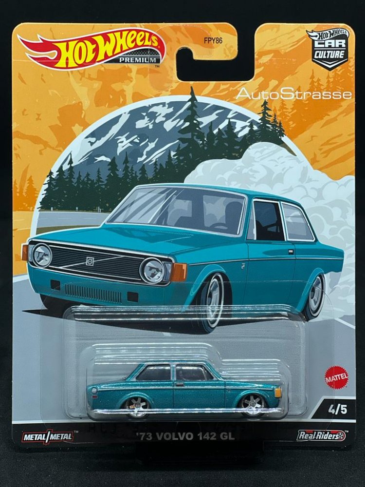 Hot Wheels AutoStrasse '73 Volvo 2024 142 GL Chase and Regular.