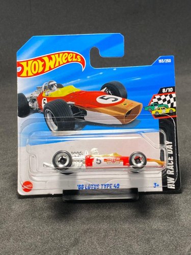 Hot Wheels - 68 Lotus Type 40 - varianta karty: ROZTRHNUTÝ OBAL